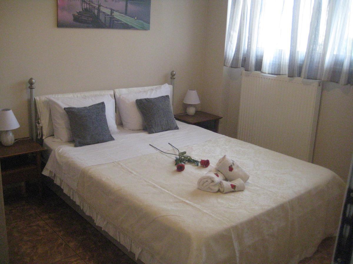Rea'S Guest House Ártemida Kültér fotó